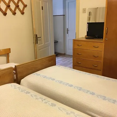 Hotel Adelia 2*