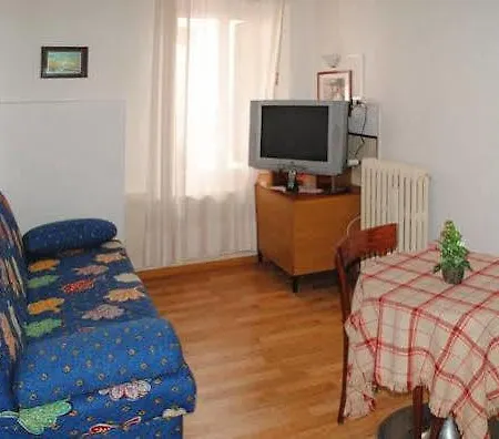 Отель Adelia 2*